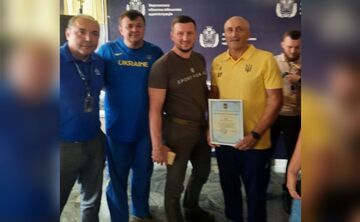 Тренер з волейболу Петро Бойко отримав грамоту Міністерства молоді та спорту України з нагоди дня фізичної культури