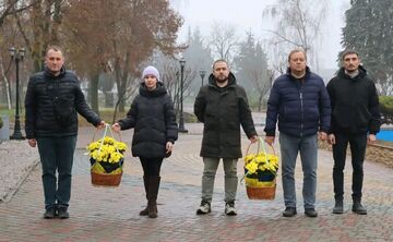 Керівництво Решетилівської громади вшанувало Героїв до Дня Гідності та Свободи