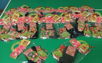 Малобакайці відправили чергову партію шкарпеток на фронт