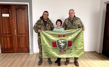 Решетилівська громада отримала на знак подяки ще один прапор від військових