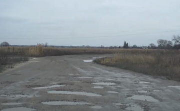 Дорога в село Шкурупіївка в ямах та вибоїнах