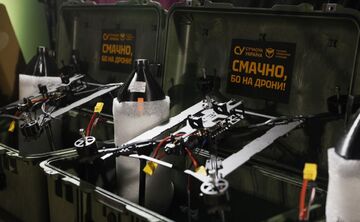 100 SECRET BOXів із дронами для ГУР: потужна кампанія «Смачно, бо на дрони!» фінішувала