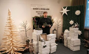 Ще 40 пар взуття для захисників придбав Олександр Біленький