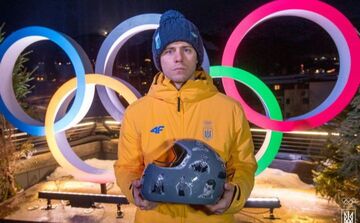 Владислав Гераскевич виставить на аукціон «шолом пам’яті» задля допомоги Україні