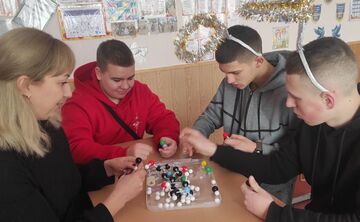 Юні хіміки шукали формулу кохання