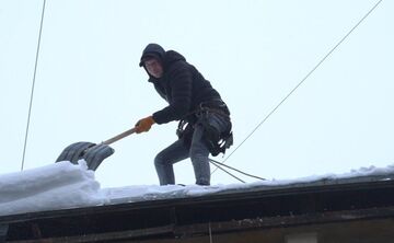 Хто має боротися з бурульками?