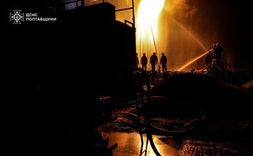 На Миргородщині три дні гасили пожежу після ударів російських дронів