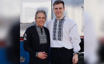 Скелетоніст Владислав Гераскевич подарував Бену Стіллеру вишиванку