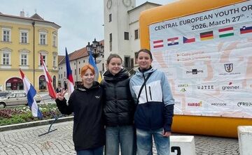 Катерина Мосієнко та Вероніка Стодух взяли участь у центрально-європейському кубку з юнацького орієнтування