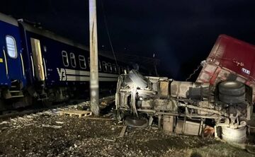 На переїзді вантажівка врізалася у поїзд «Харків–Полтава»