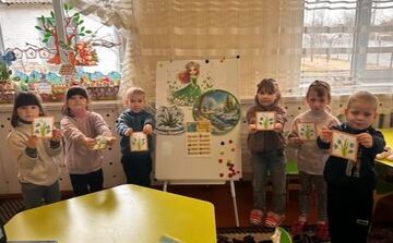 Решетилівські дітлахи досліджують світ первоцвітів