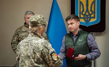 Олександр Біленький вручив нагороди захисницям зі 116-ї бригади