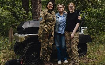 Рух VETERANKA з Оксаною Забужко передали війську унікальний НРК