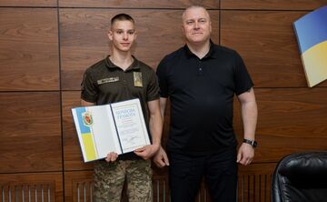 У Полтаві нагородили ліцеїста, який рятував людей після російського удару