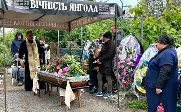 Решетилівська громада провела в останню путь захисника Сергія Іванця