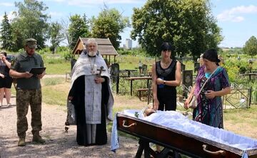 Решетилівська громада провела в останню путь старшого солдата Ігоря Дроботая з селища Покровське