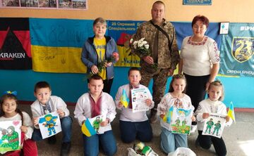 Остап’євські школярі зустрілися із земляком-захисником та волонтерами
