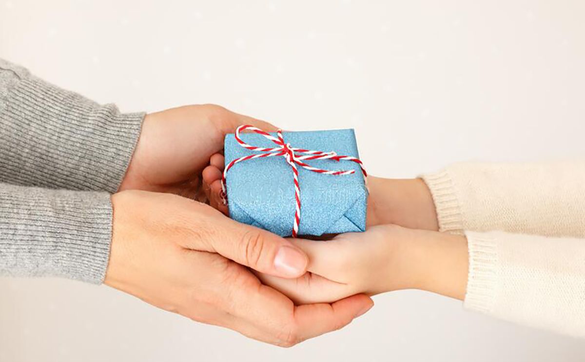 Малобакайські благодійники передали різдвяні подарунки дітками із родин ВПО