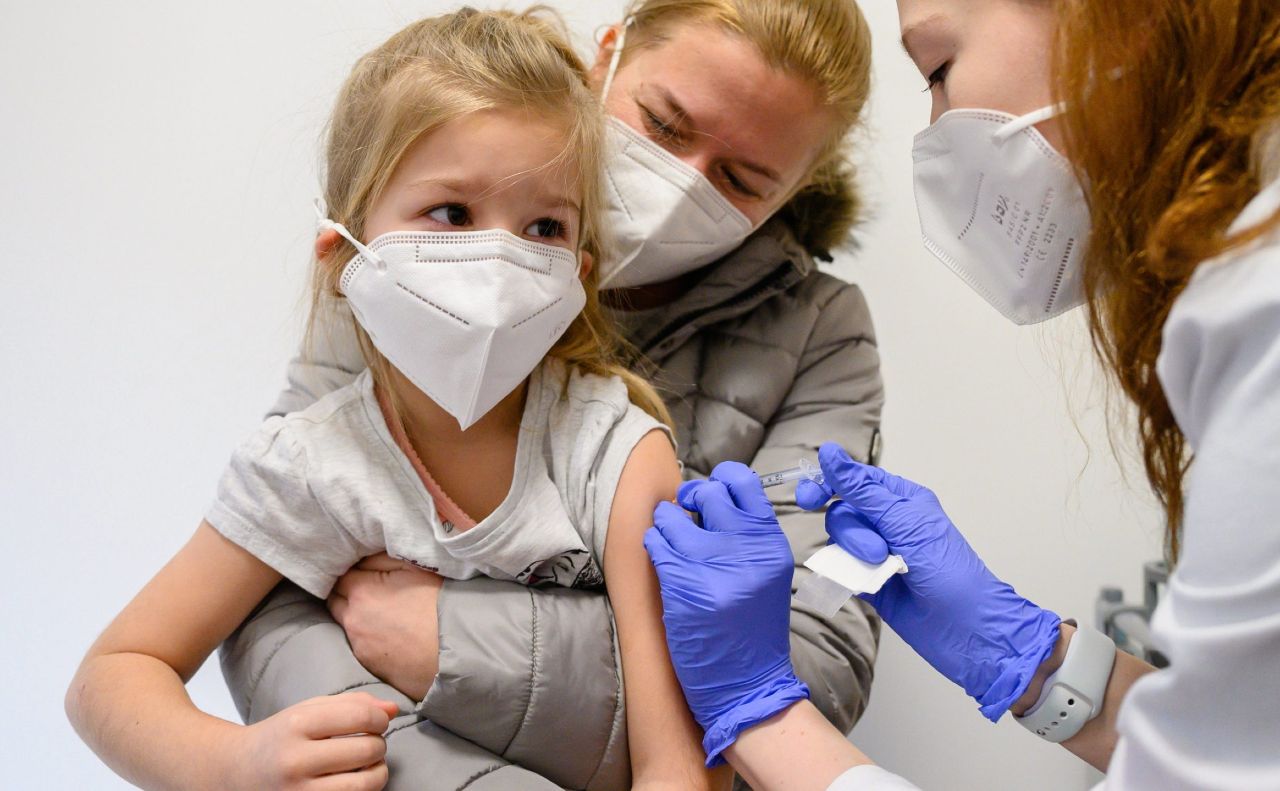 Вакцина для дітей доступна в Україні: хто може зробити щеплення?