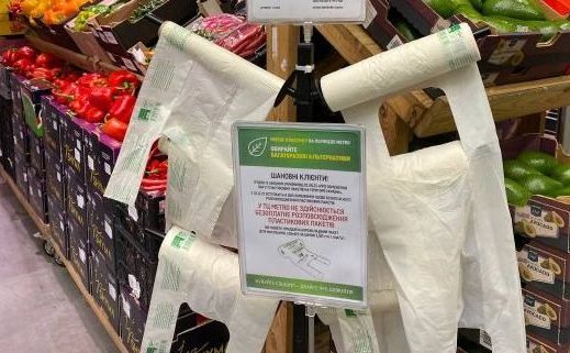 Українці за рік зменшили використання пластикових пакетів на 40-90%