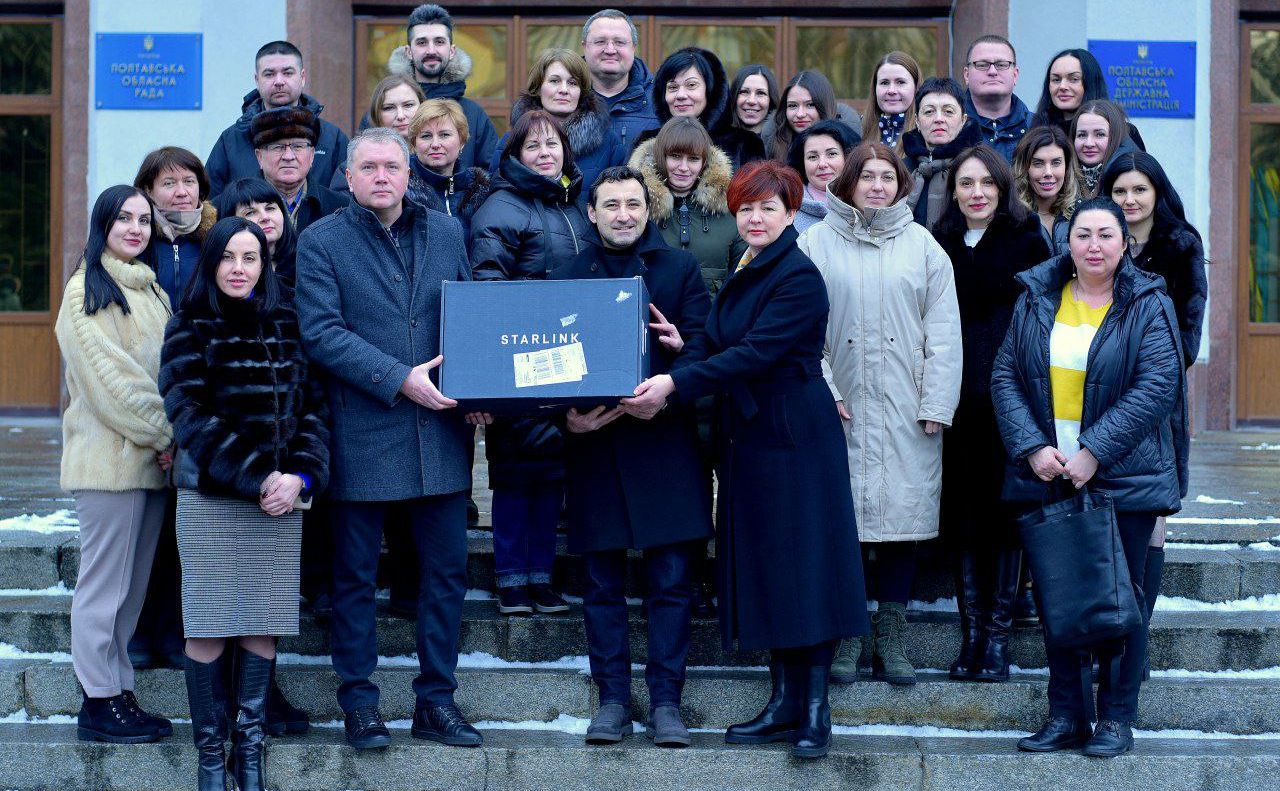 Працівники Полтавської обласної ради придбали Starlink для військових