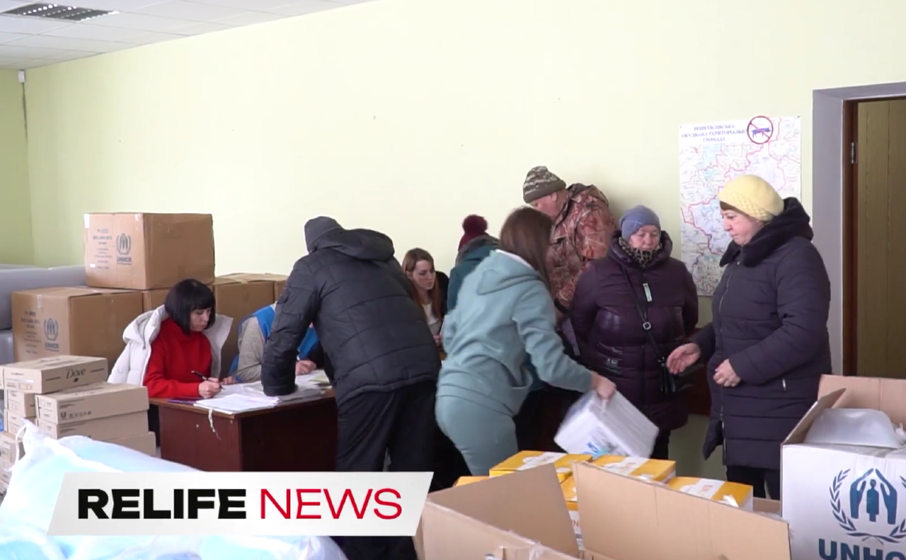 Переселенці отримують гуманітарну допомогу від місії «ПРОЛІСКА-ПОЛТАВА»