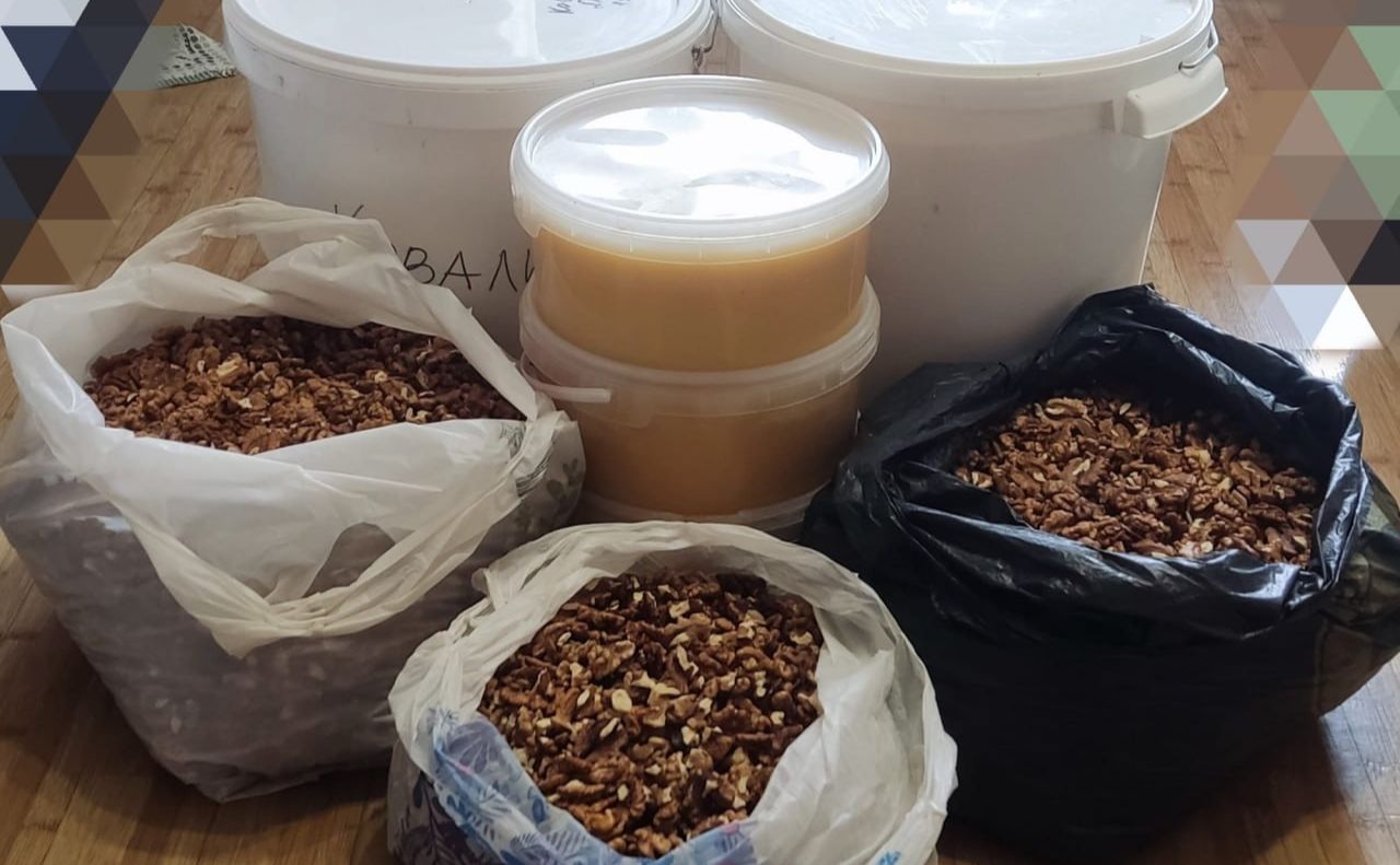 «Берегиня» передала 40 літрів меду для виготовлення енергетичних сумішей на фронт