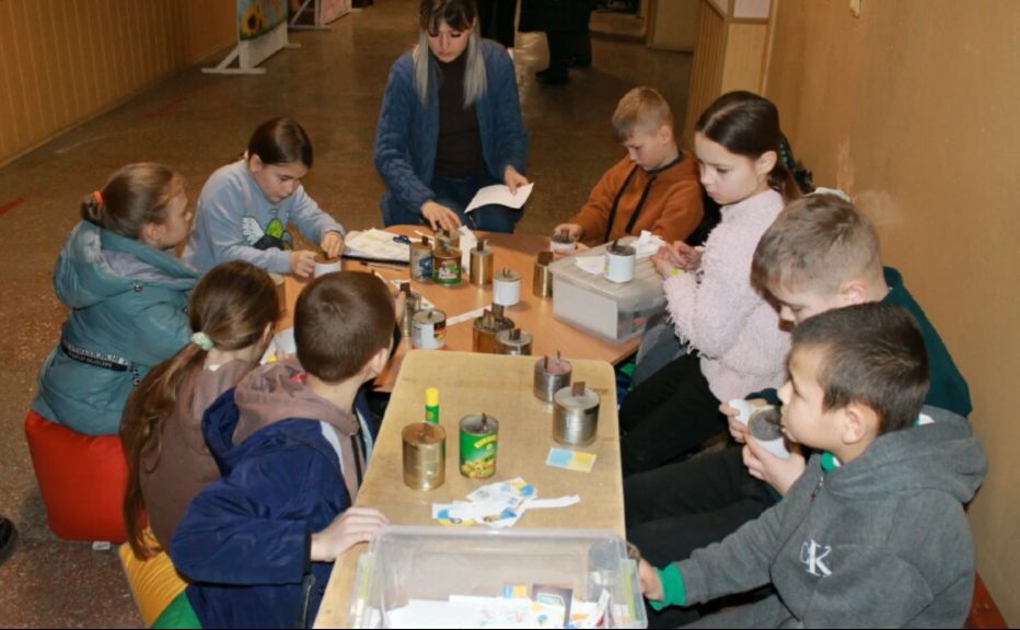 За Тиждень добра школярі у Піщаному виготовили окопні свічки та зібрали понад 7 тисяч гривень для ЗСУ