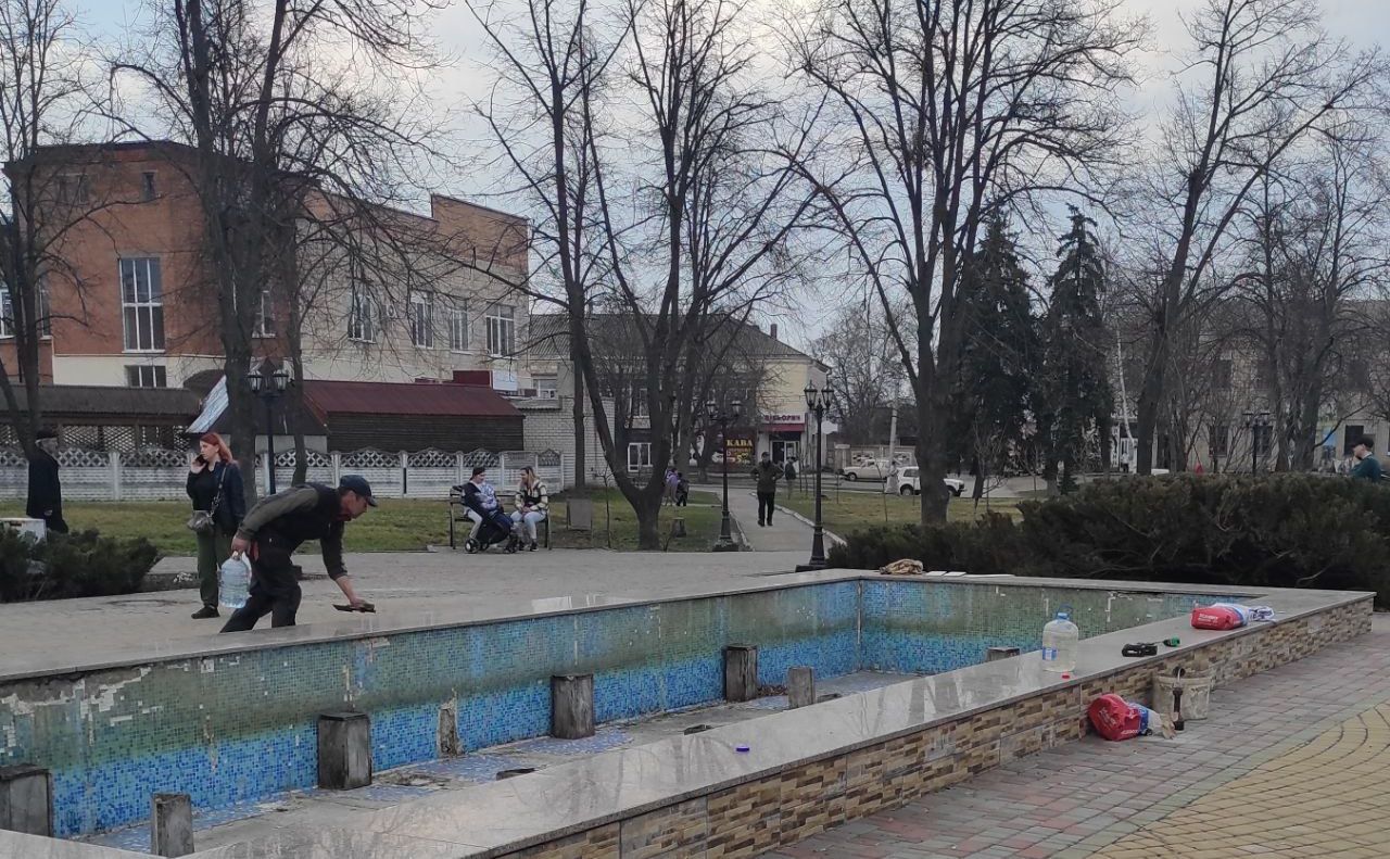 У центральному парку Решетилівки триває ремонт фонтана