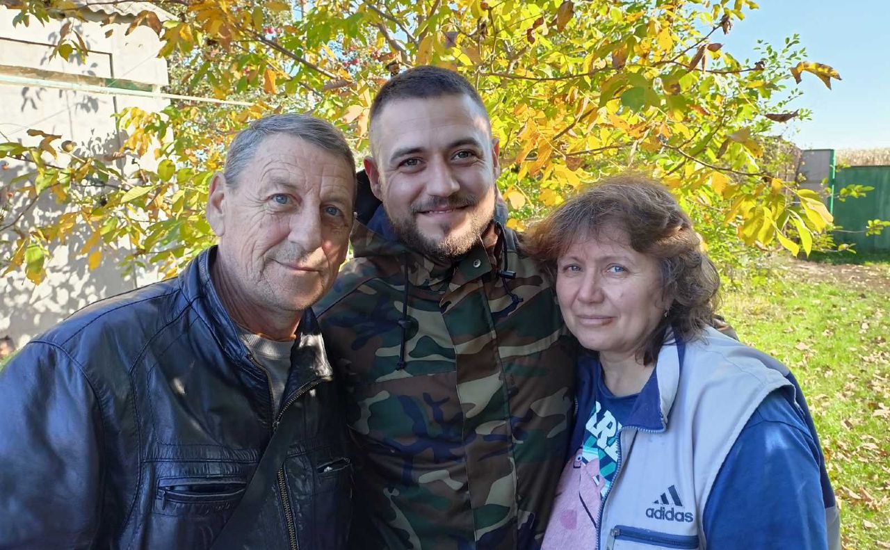 Сергій Тітік (ліворуч) з сином та дружиною