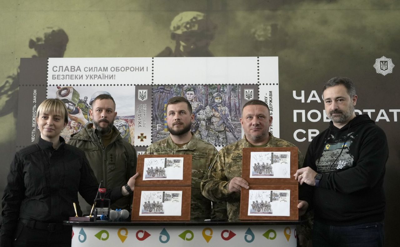 Укрпошта презентувала поштовий блок «Слава Силам оборони і безпеки України! Гвардія наступу»