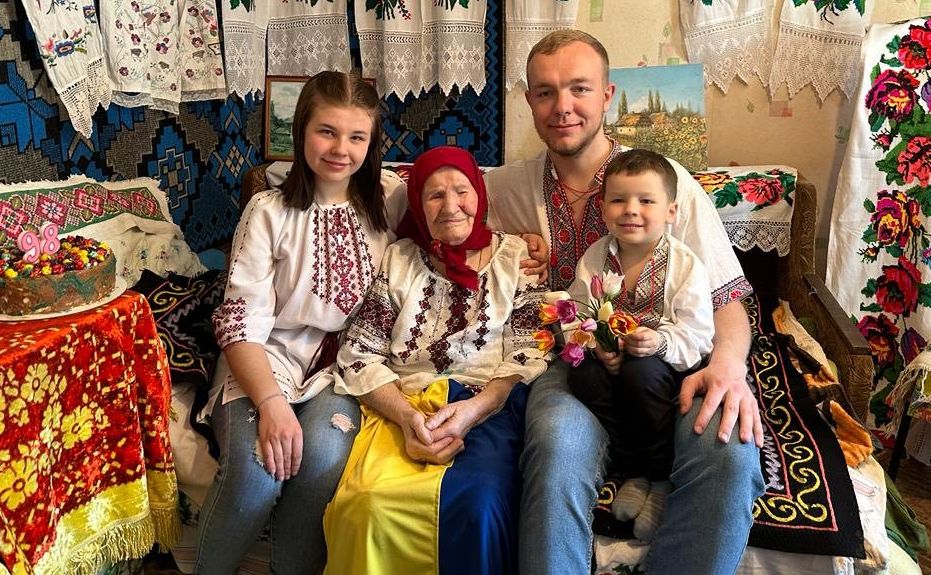 Мамина наука: бути людяними, шанувати старших і любити свою Україну