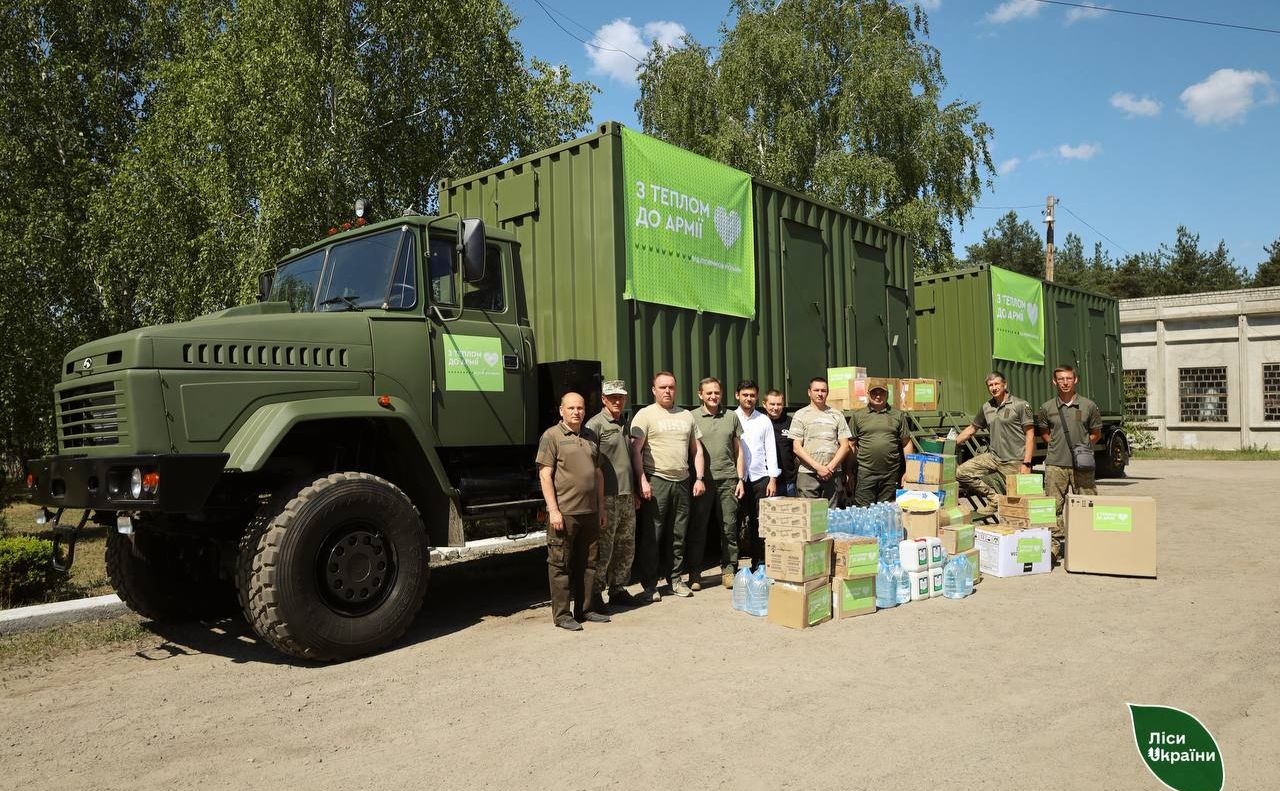 Лісівники передали захисникам вантажівку