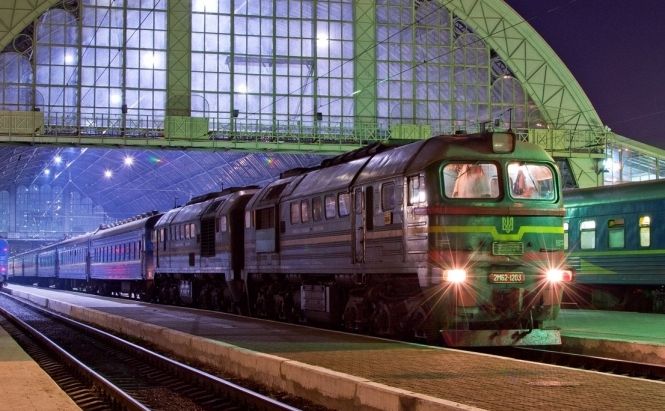 Додатковий потяг Київ — Львів курсуватиме й надалі