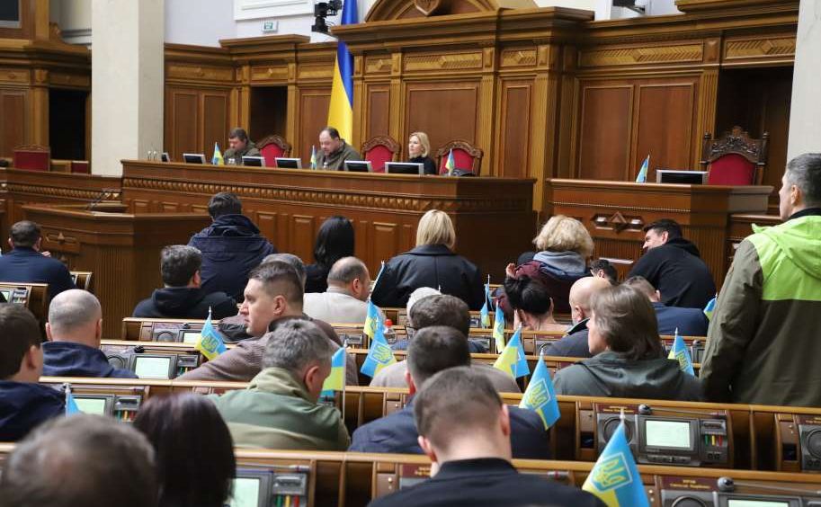 Воєнний стан продовжать