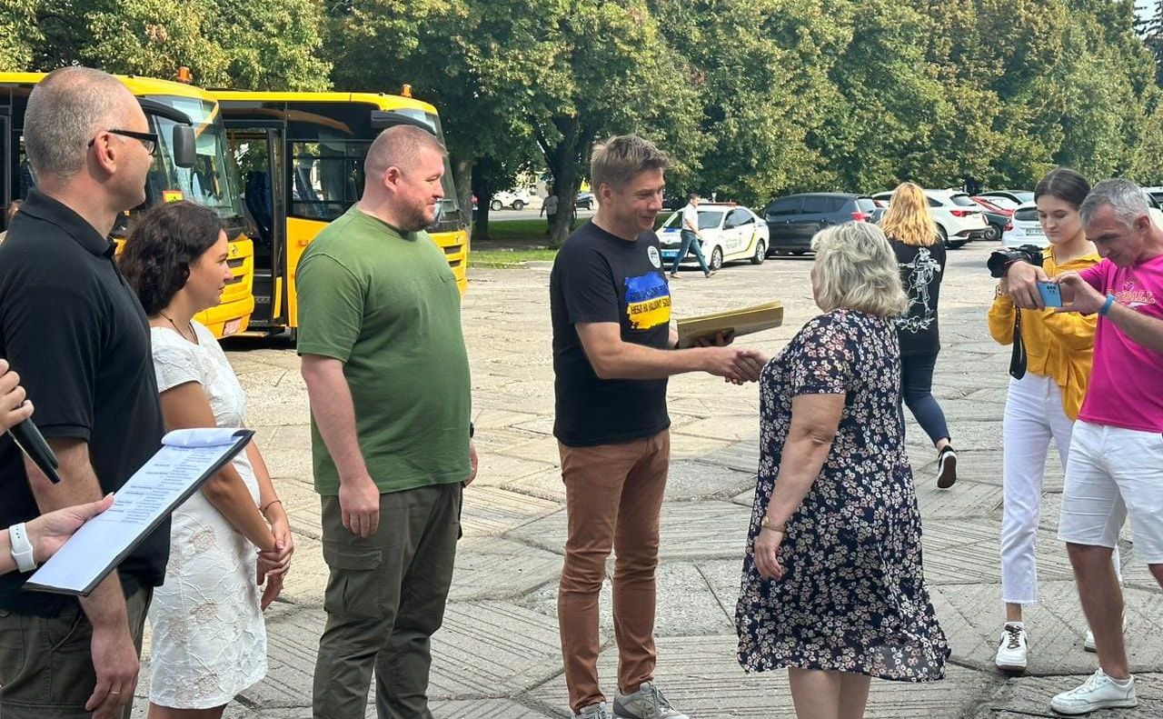 Покровський навчальний заклад — із новим автобусом