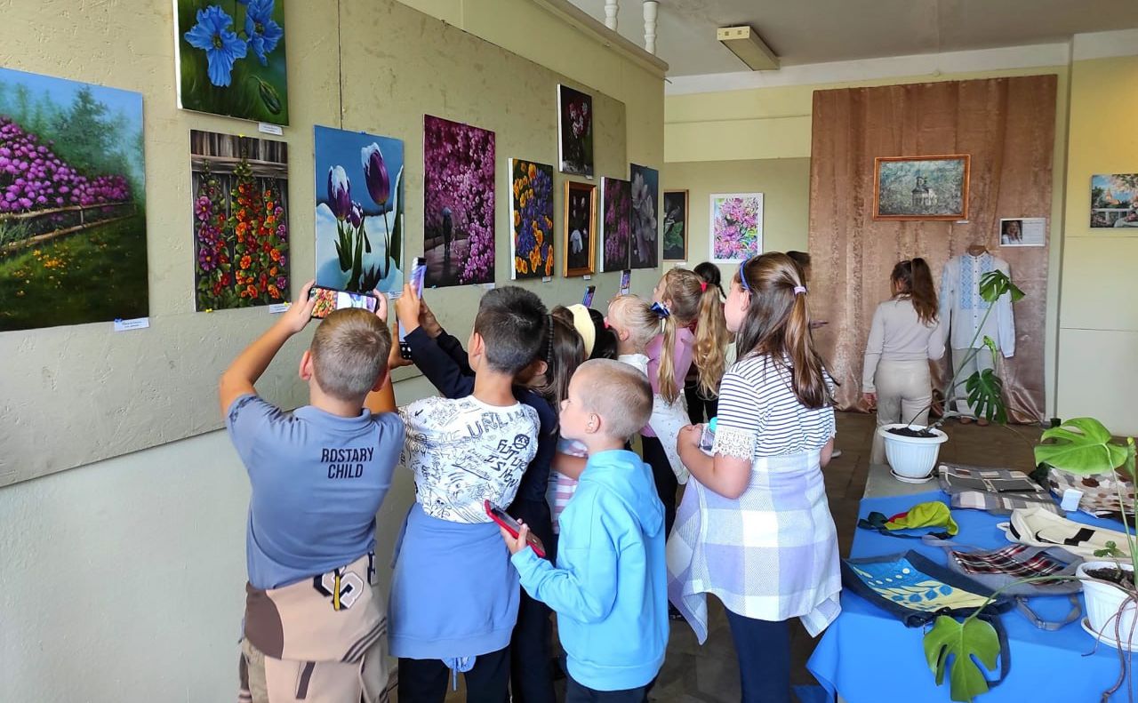Решетилівські школярі відвідали мистецьку виставку