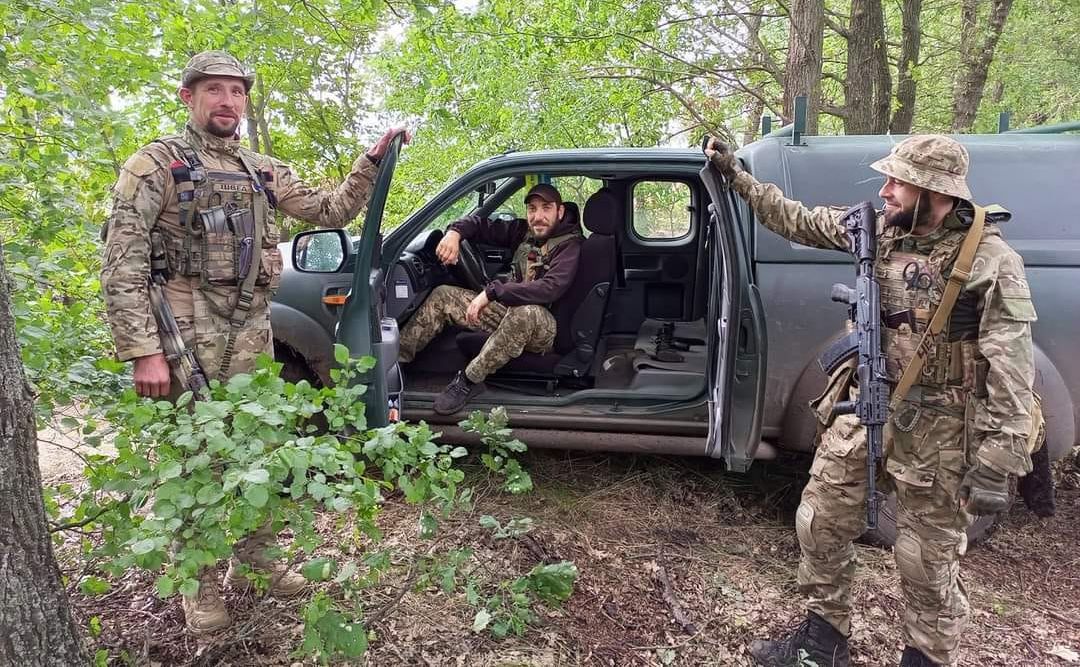 Громада збирає кошти, щоб закупити шини для фронтового авто земляка Анатолія Роя