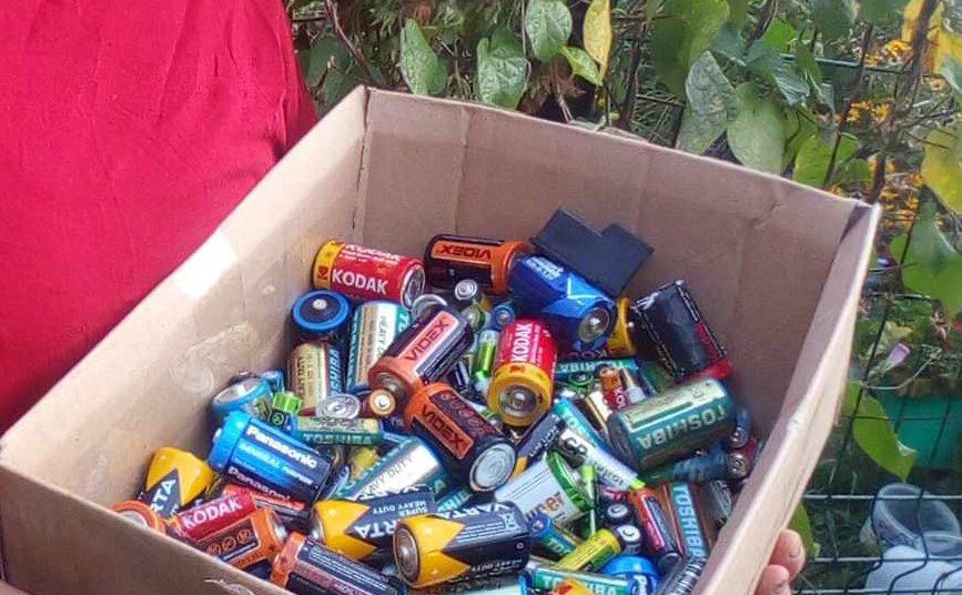 «Батарейки, здавайтеся»: Шевченківська громада передала 6 кг батарейок на утилізацію