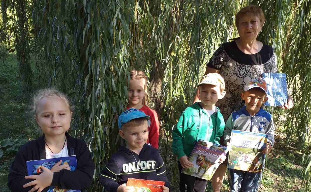 Колотіївські дошкільнята знайомляться із роботою місцевої книгозбірні