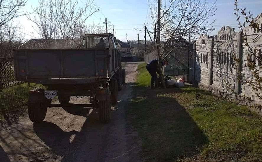 Сьогодні комунальники вивозять ТПВ із сіл Покровського та Новомихайлівського старостатів