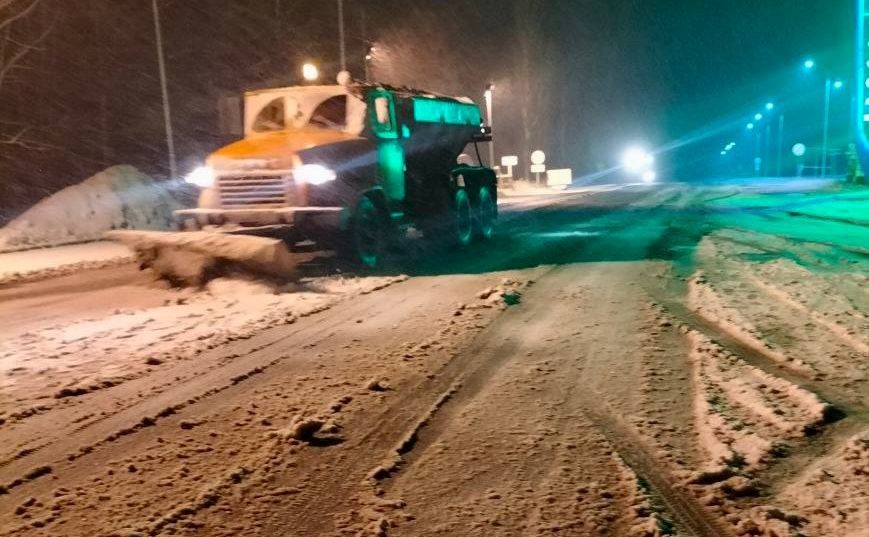 На Полтавщині з ночі чистять дороги від снігу