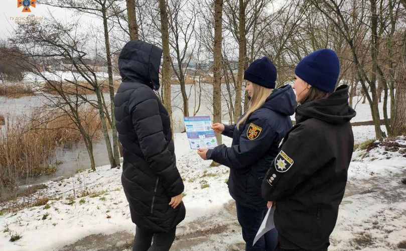 Рятувальники закликають громадян не виходити на тонкий лід