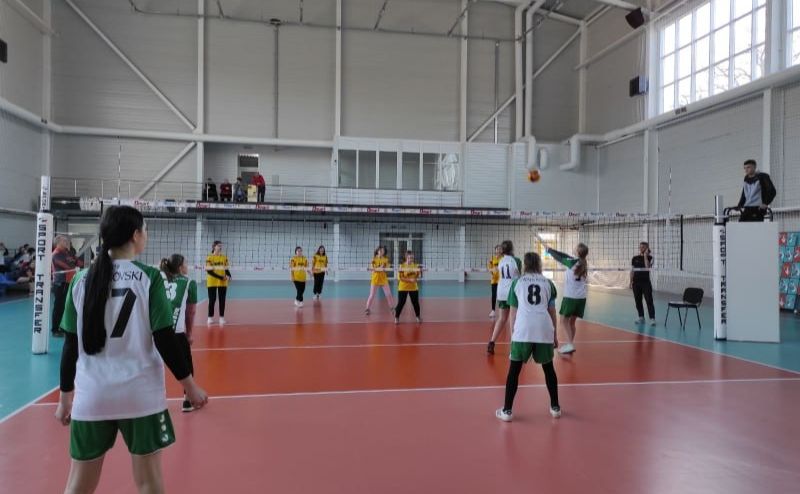 Команда М’якеньківського закладу освіти перемогла у шкільній волейбольній лізі серед дівчат