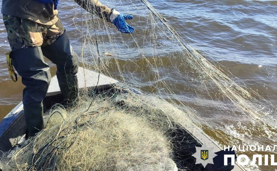 На Кременчуцькому водосховищі вилучили понад 500 метрів браконьєрських сіток