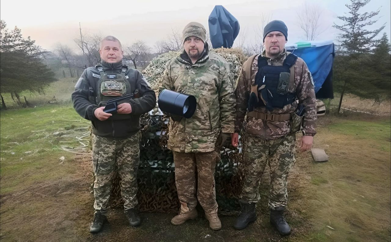 Волонтери придбали прожектор та інше обладнання для військового Володимира Коваленка
