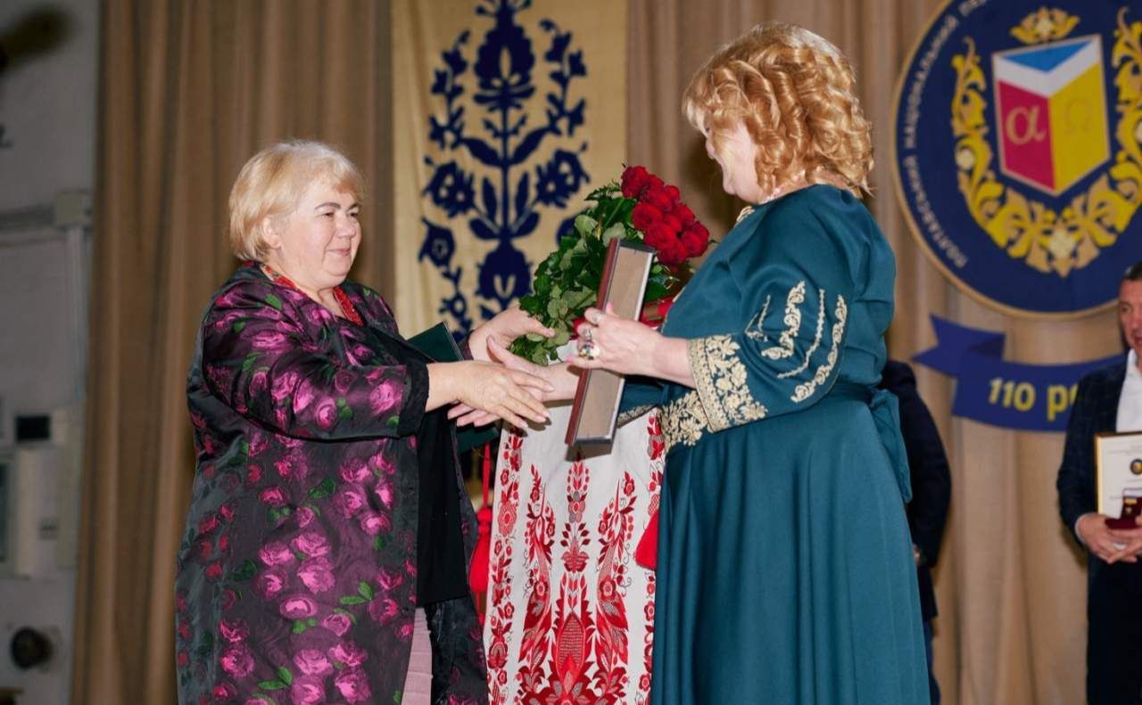Жанна Рак та Надія Вакуленко удостоєні Почесного знака за внесок у розбудову Полтавського педагогічного університету