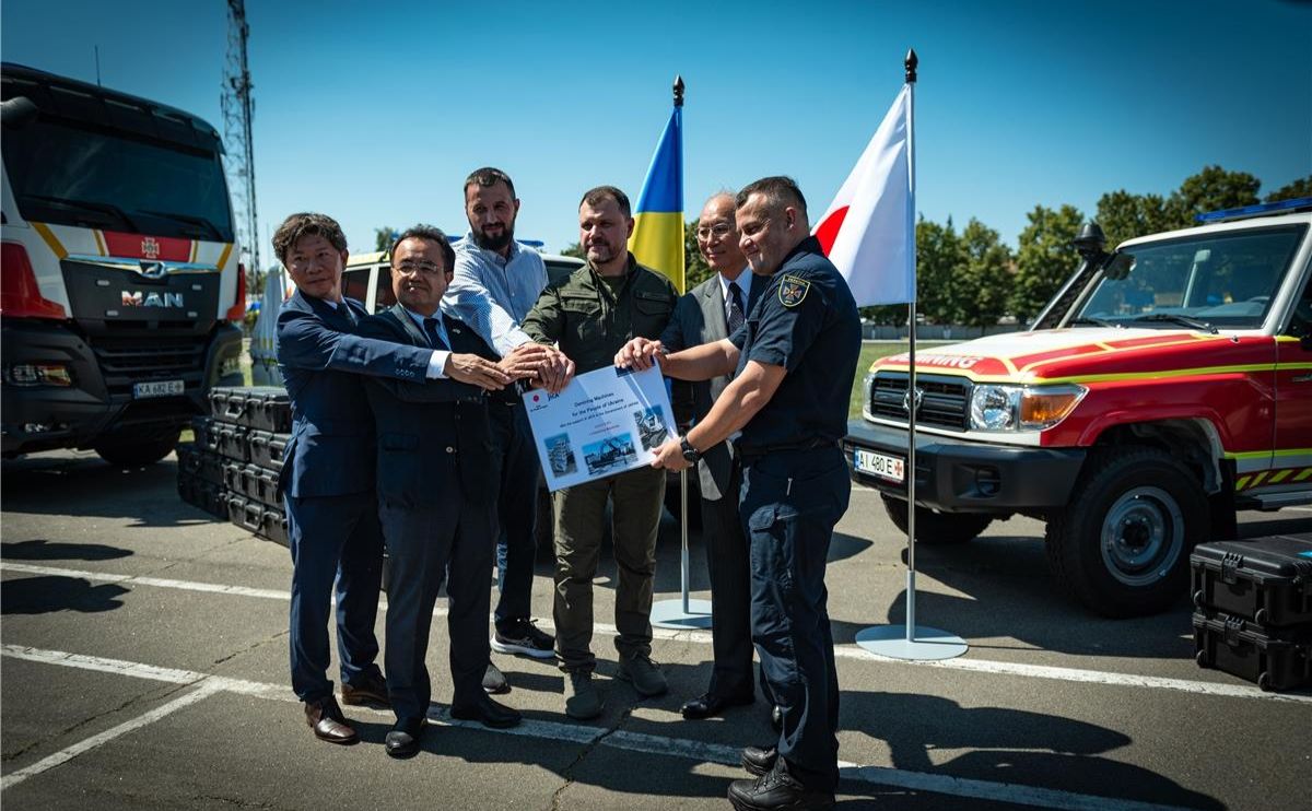 Японія передала машини для розмінування та новітні міношукачі