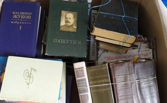 Жителів громади закликають здати російські книги на благодійність