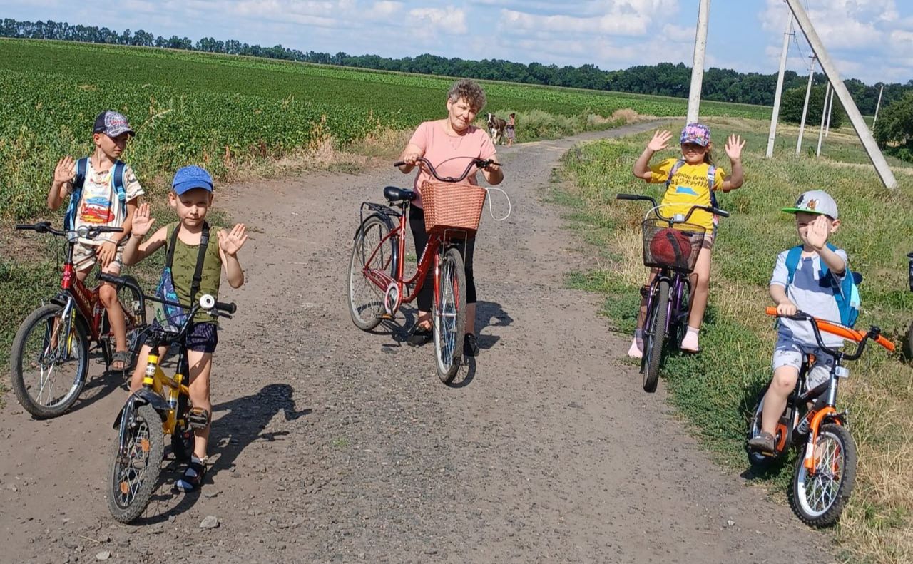 Для лобачівських дітлахів організували веломандрівку